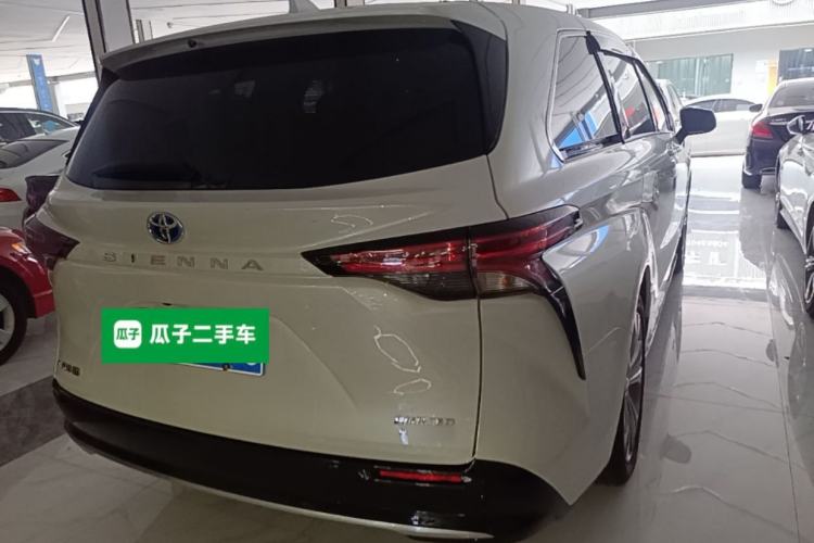 Used Toyota SIENNA 2023 2.5L Hybrid Deluxe Edition Rear Right 45 Deg