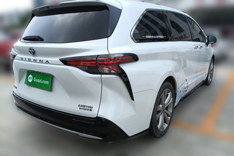 Used Toyota SIENNA 2023 2.5L Hybrid Deluxe Edition Rear Right 45 Deg