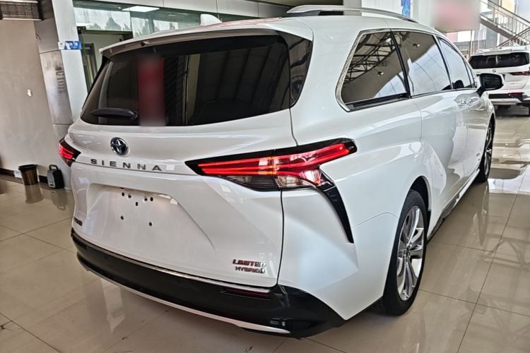 Used Toyota SIENNA 2023 2.5L Hybrid Deluxe Edition Rear Right 45 Deg