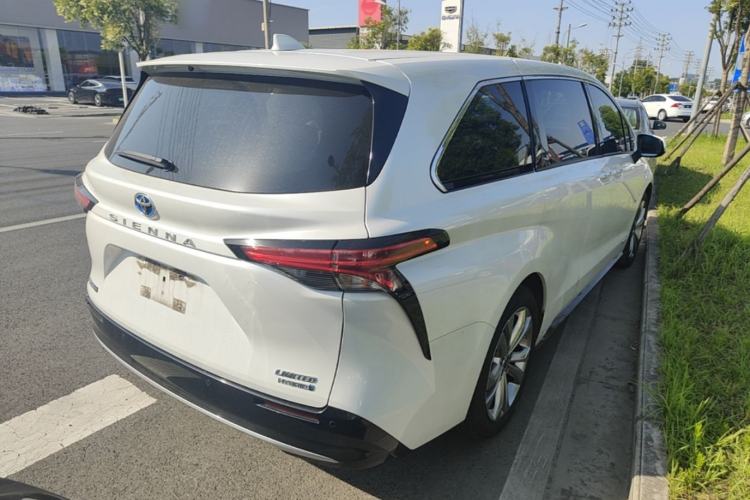 Used Toyota SIENNA 2023 2.5L Hybrid Deluxe Edition Rear Right 45 Deg