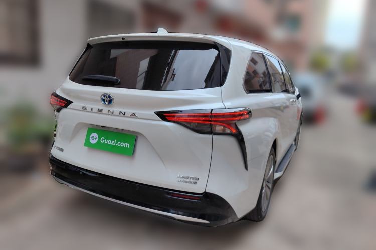 Used Toyota SIENNA 2023 2.5L Hybrid Deluxe Edition Rear Right 45 Deg