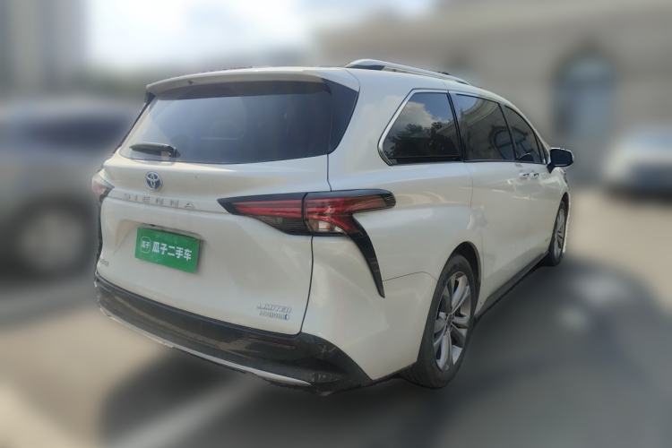 Used Toyota SIENNA 2023 2.5L Hybrid Deluxe Edition Rear Right 45 Deg