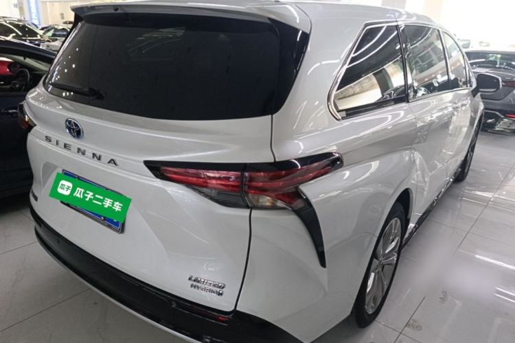 Used Toyota SIENNA 2023 2.5L Hybrid Deluxe Edition Rear Right 45 Deg