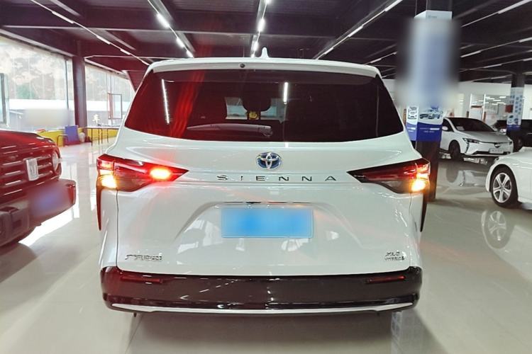 Used Toyota SIENNA 2023 2.5L Hybrid Luxury Edition Rear