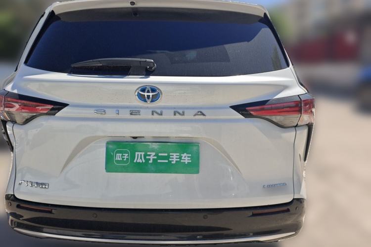 Used Toyota SIENNA 2023 2.5L Hybrid Deluxe Edition Rear