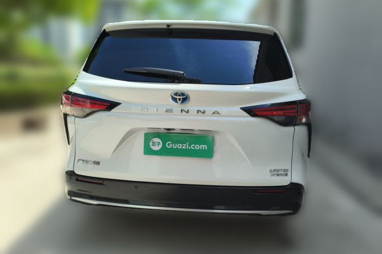 Used Toyota SIENNA 2023 2.5L Hybrid Deluxe Edition Rear