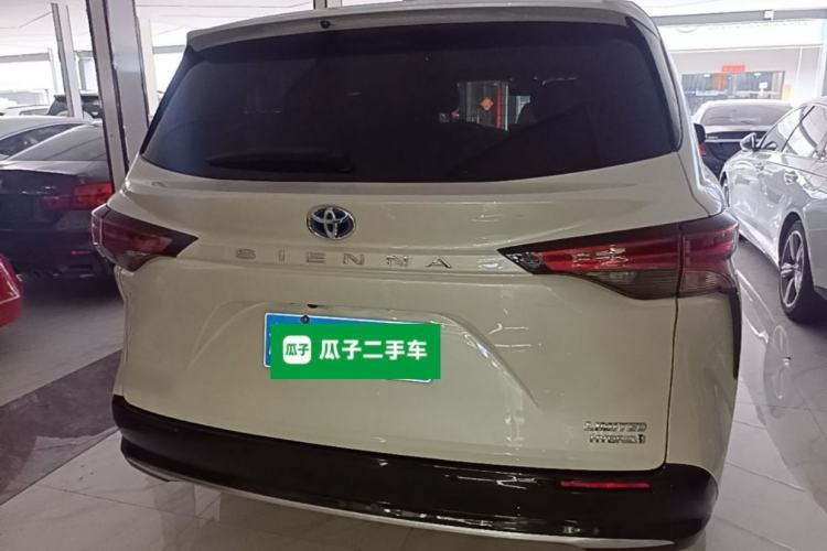 Used Toyota SIENNA 2023 2.5L Hybrid Deluxe Edition Rear