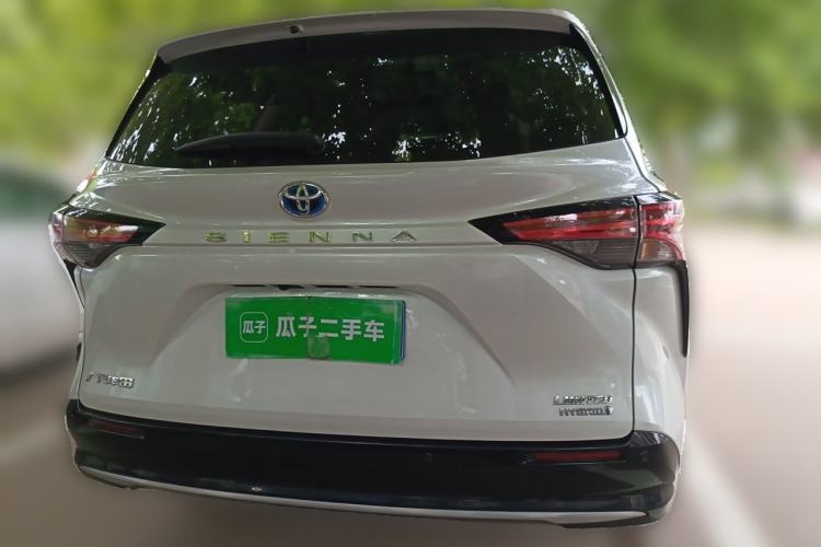 Used Toyota SIENNA 2023 2.5L Hybrid Deluxe Edition Rear