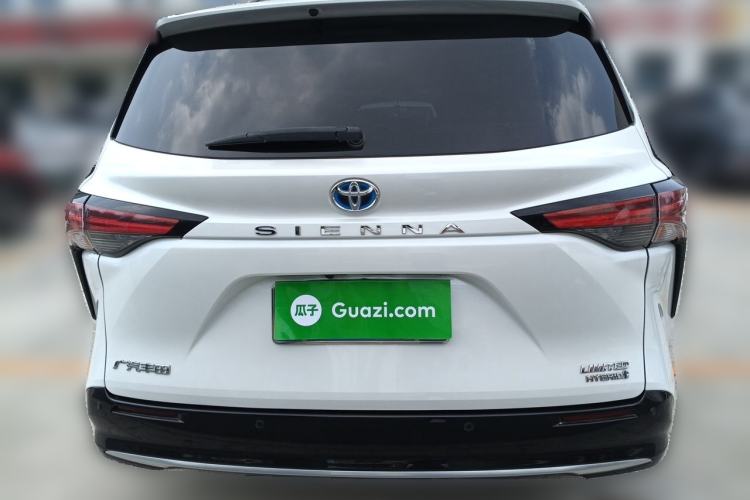 Used Toyota SIENNA 2023 2.5L Hybrid Deluxe Edition Rear