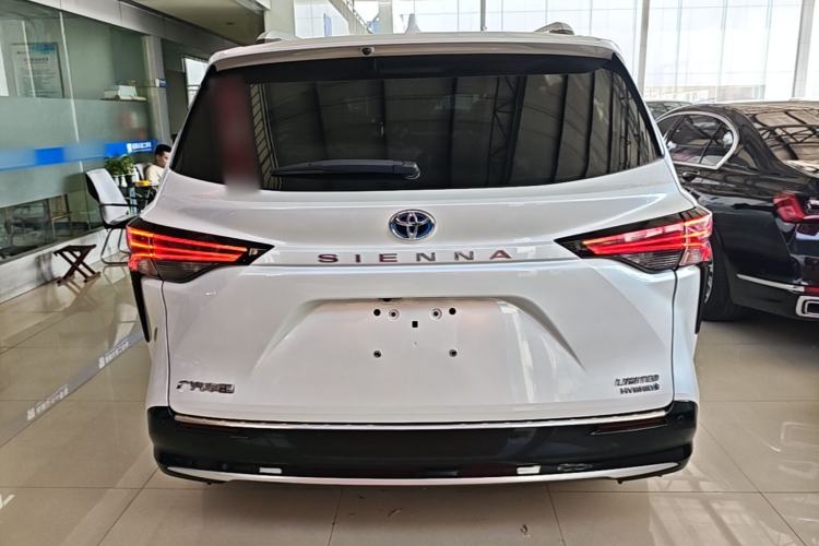 Used Toyota SIENNA 2023 2.5L Hybrid Deluxe Edition Rear