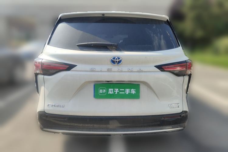 Used Toyota SIENNA 2023 2.5L Hybrid Deluxe Edition Rear