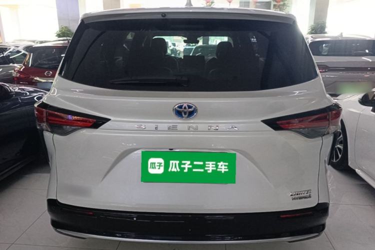 Used Toyota SIENNA 2023 2.5L Hybrid Deluxe Edition Rear