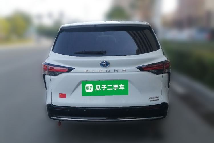 Used Toyota SIENNA 2023 2.5L Hybrid Deluxe Edition Rear
