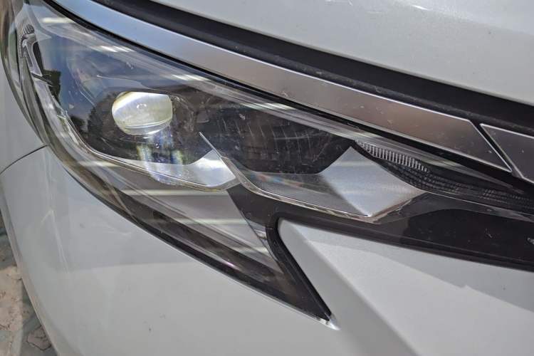 Used Toyota SIENNA 2023 2.5L Hybrid Deluxe Edition Right Front Headlight