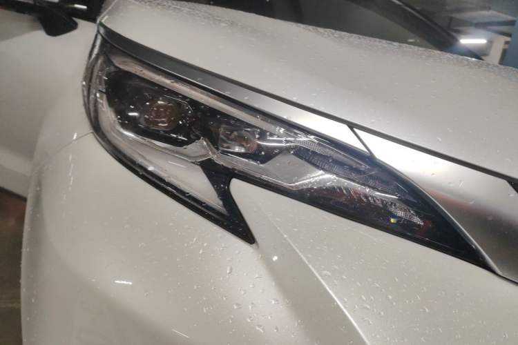 Used Toyota SIENNA 2023 Updated Version 2.5L Hybrid Platinum Edition Right Front Headlight