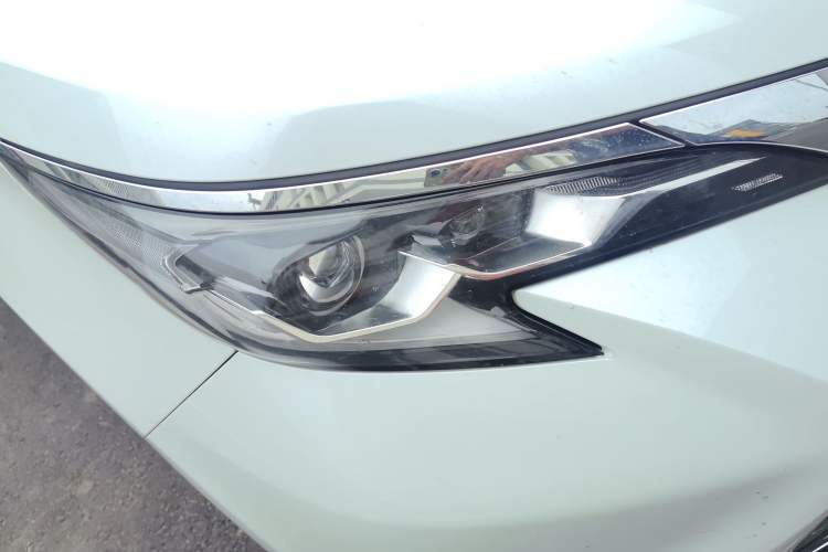 Used Toyota SIENNA 2023 2.5L Hybrid Comfort Edition Right Front Headlight
