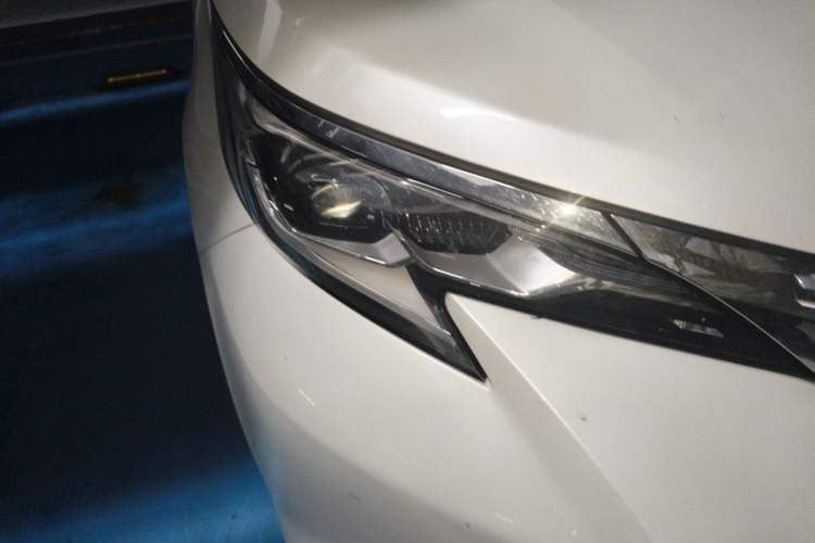 Used Toyota SIENNA 2023 2.5L Hybrid Comfort Edition Right Front Headlight