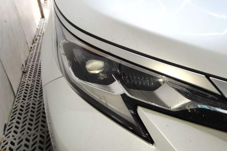 Used Toyota SIENNA 2023 2.5L Hybrid Deluxe Edition Right Front Headlight