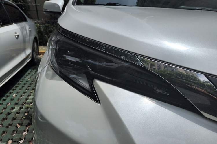 Used Toyota SIENNA 2023 2.5L Hybrid Comfort Edition Right Front Headlight