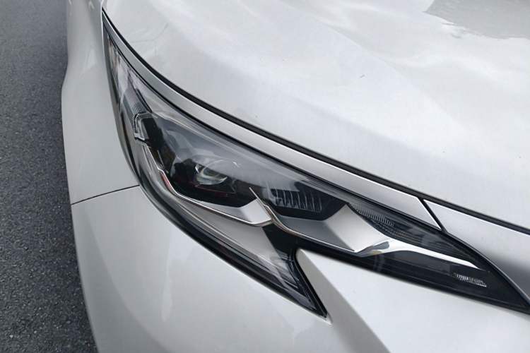 Used Toyota SIENNA 2023 2.5L Hybrid Deluxe Edition Right Front Headlight