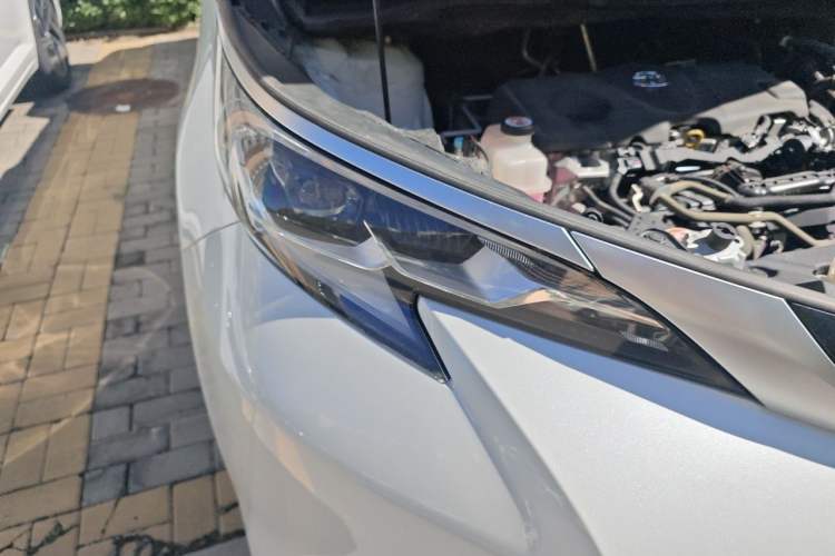 Used Toyota SIENNA 2023 2.5L Hybrid Deluxe Edition Right Front Headlight