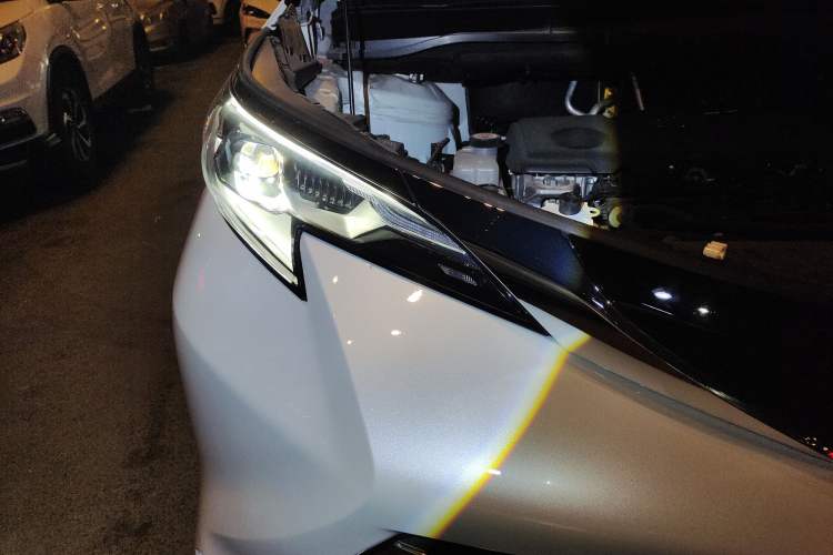 Used Toyota SIENNA 2023 2.5L Hybrid Comfort Edition Right Front Headlight