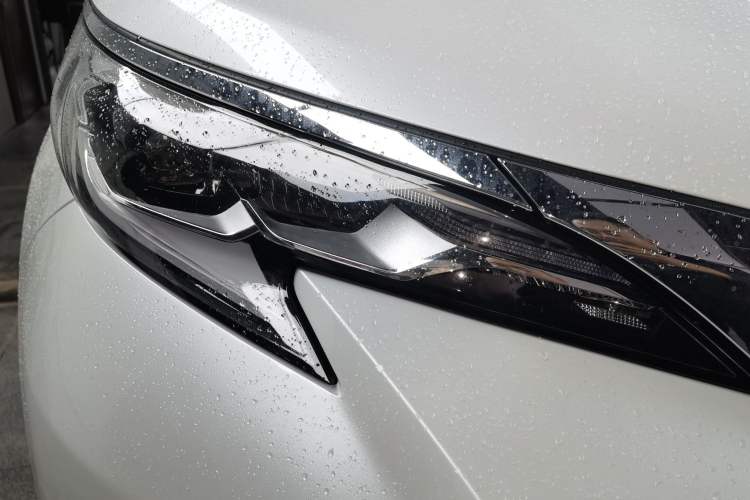 Used Toyota SIENNA 2023 2.5L Hybrid Comfort Edition Right Front Headlight