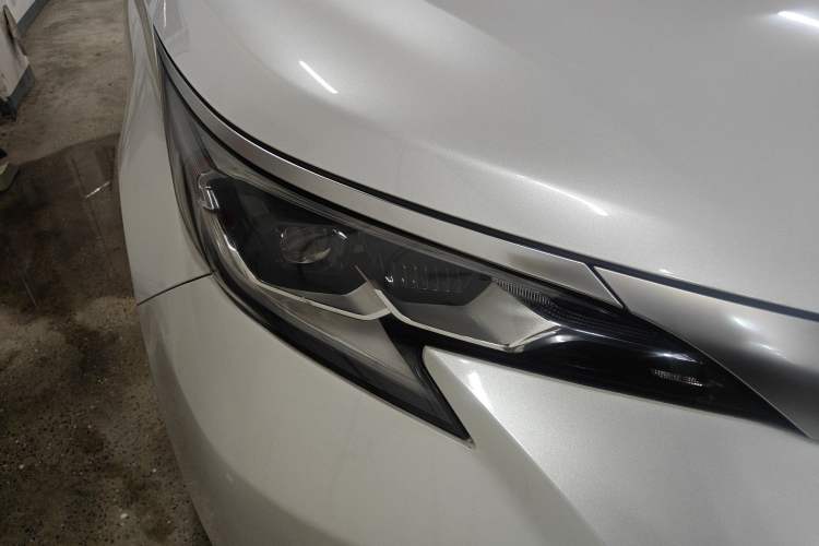 Used Toyota SIENNA 2023 2.5L Hybrid Deluxe Edition Right Front Headlight