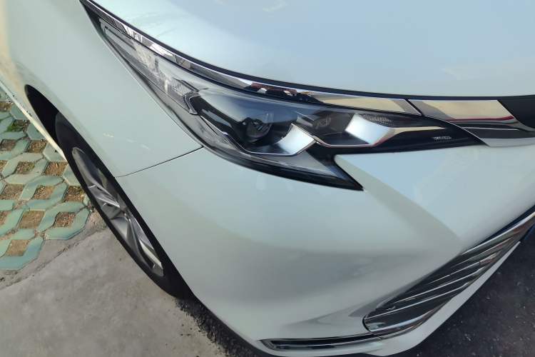 Used Toyota SIENNA 2023 2.5L Hybrid Comfort Edition Right Front Headlight