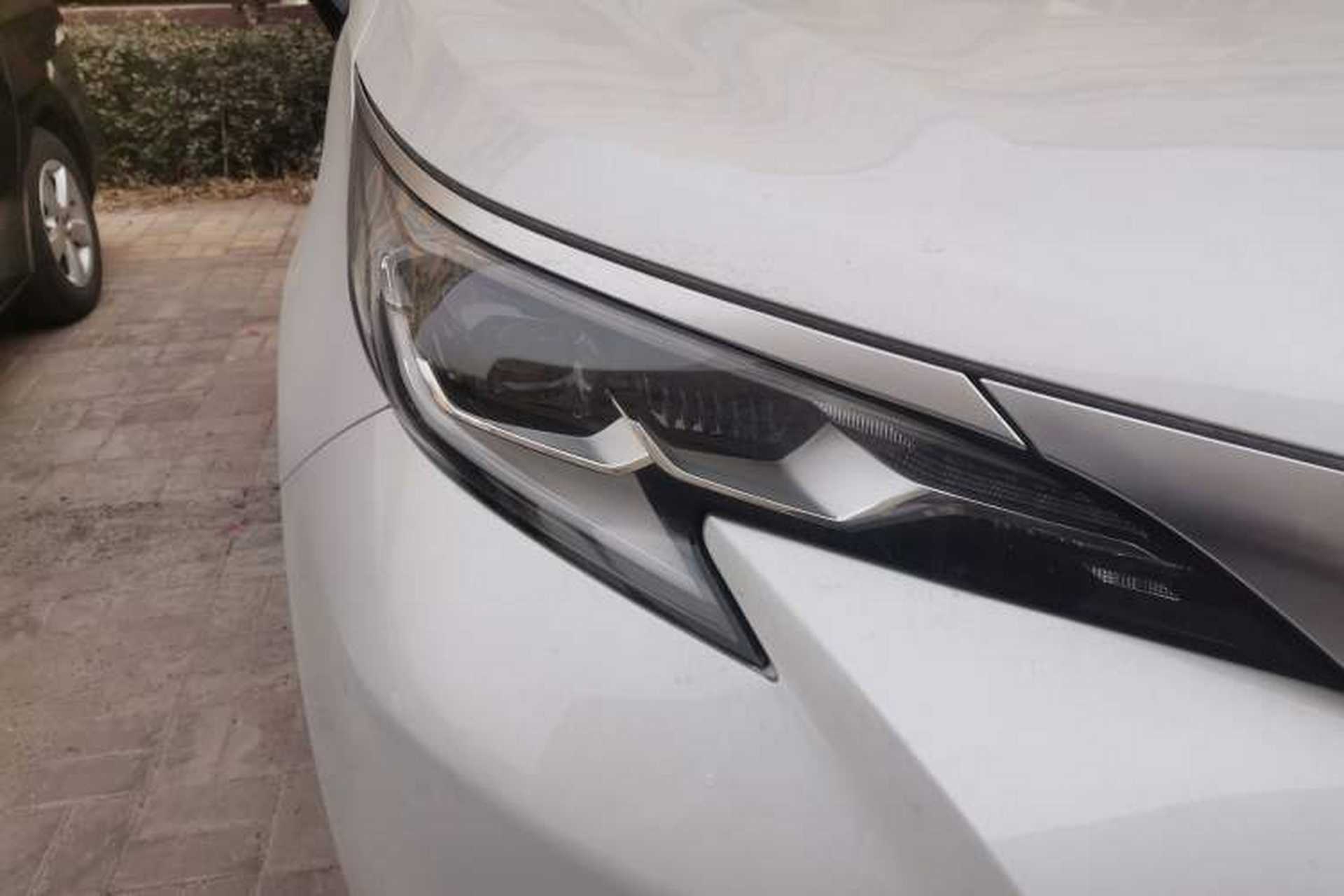 Used Toyota SIENNA 2023 2.5L Hybrid Deluxe Edition Right Front Headlight