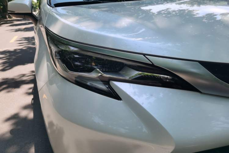 Used Toyota SIENNA 2023 2.5L Hybrid Luxury Edition Right Front Headlight