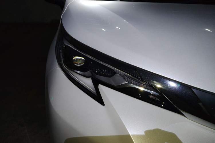 Used Toyota SIENNA 2023 2.5L Hybrid Comfort Edition Right Front Headlight