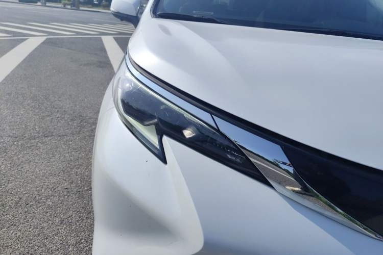 Used Toyota SIENNA 2023 2.5L Hybrid Comfort Edition Right Front Headlight