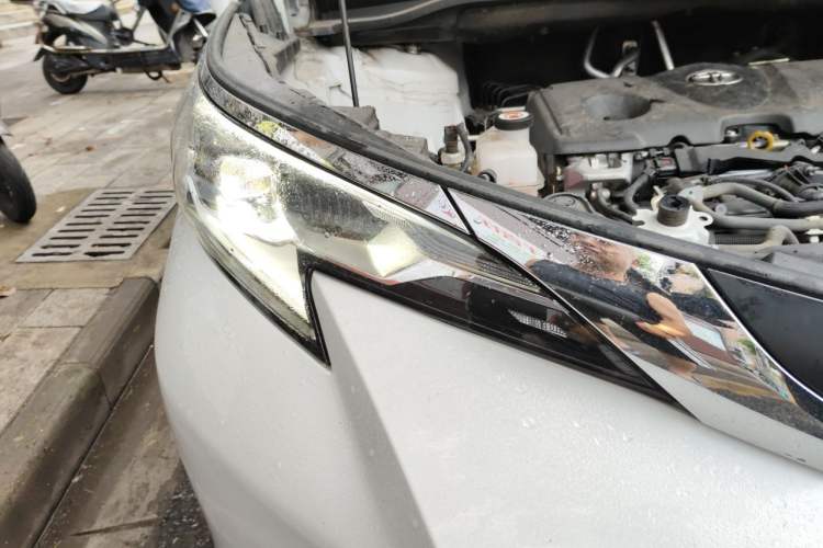 Used Toyota SIENNA 2023 2.5L Hybrid Comfort Edition Right Front Headlight