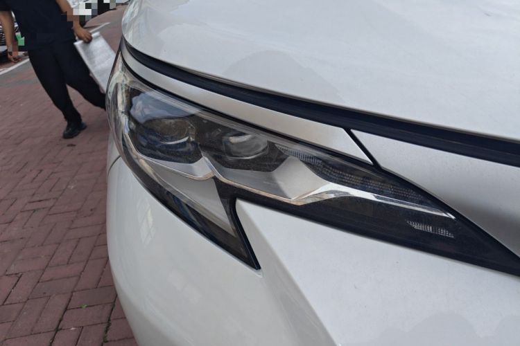 Used Toyota SIENNA 2023 2.5L Hybrid Platinum Edition Right Front Headlight