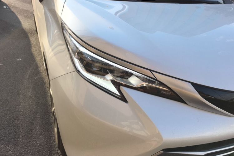 Used Toyota SIENNA 2023 2.5L Hybrid Platinum Edition Right Front Headlight