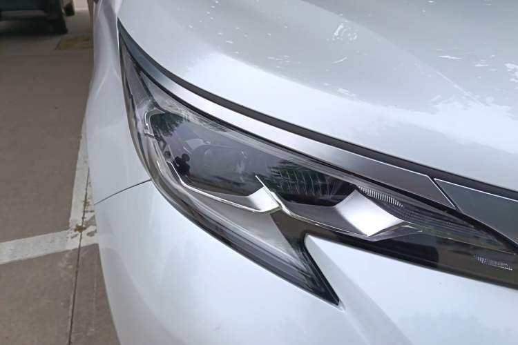 Used Toyota SIENNA 2023 2.5L Hybrid Deluxe Edition Right Front Headlight