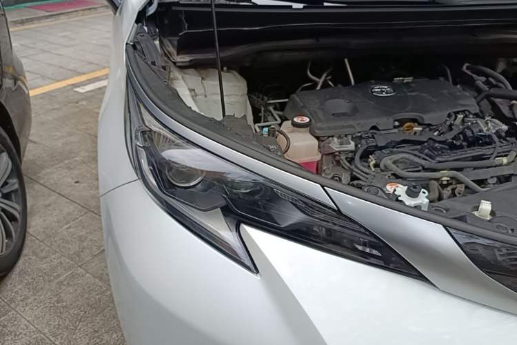 Used Toyota SIENNA 2023 2.5L Hybrid Platinum Edition Right Front Headlight