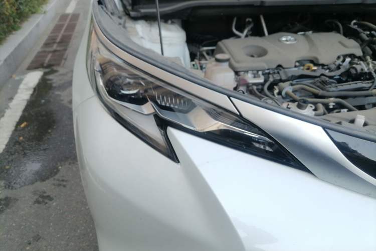 Used Toyota SIENNA 2023 2.5L Hybrid Deluxe Edition Right Front Headlight