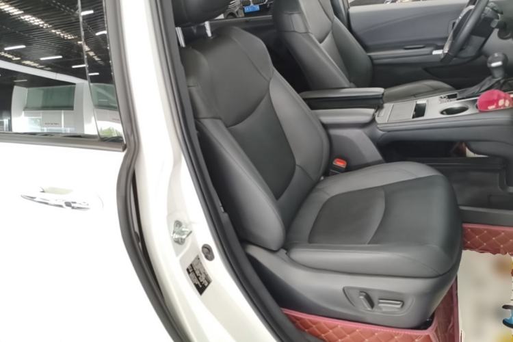 Used Toyota SIENNA 2023 2.5L Hybrid Deluxe Edition Right Front Seat