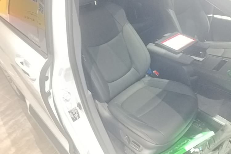 Used Toyota SIENNA 2023 2.5L Hybrid Platinum Edition Right Front Seat