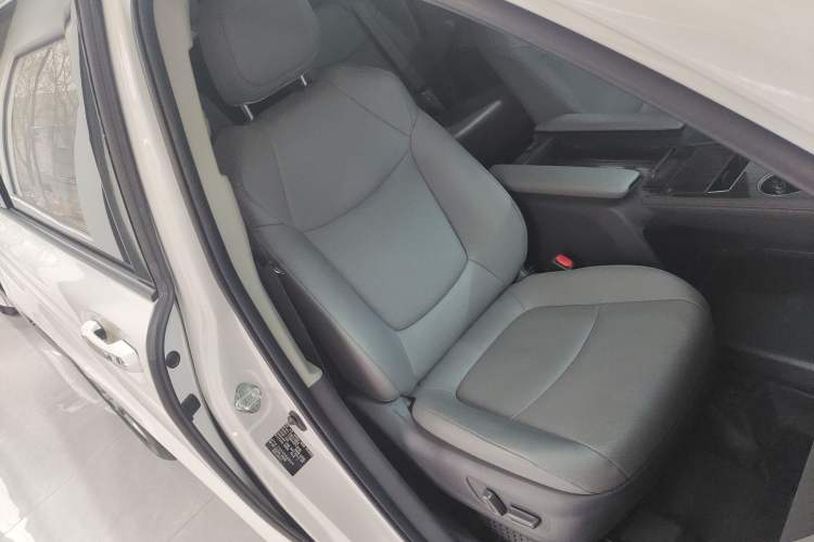 Used Toyota SIENNA 2023 2.5L Hybrid Luxury Edition Right Front Seat