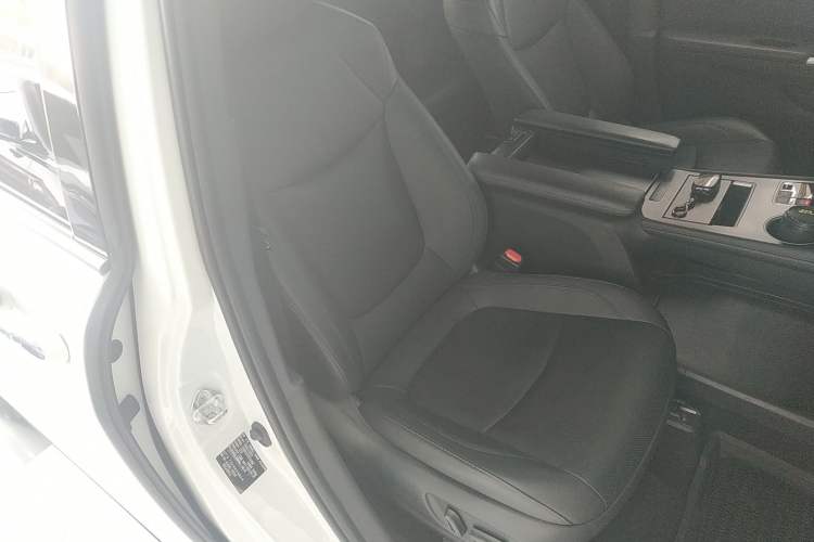 Used Toyota SIENNA 2023 2.5L Hybrid Deluxe Edition Right Front Seat