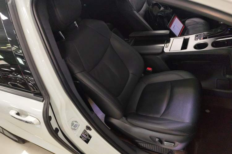 Used Toyota SIENNA 2023 2.5L Hybrid Deluxe Edition Right Front Seat