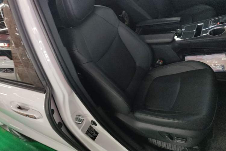 Used Toyota SIENNA 2023 2.5L Hybrid Deluxe Edition Right Front Seat