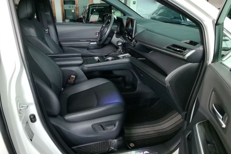 Used Toyota SIENNA 2023 2.5L Hybrid Ultimate Edition Right Front Seat