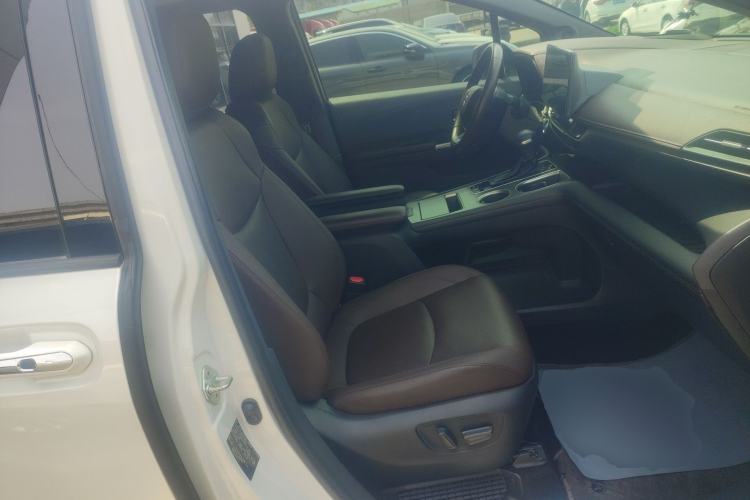 Used Toyota SIENNA 2023 2.5L Hybrid Platinum Edition Right Front Seat