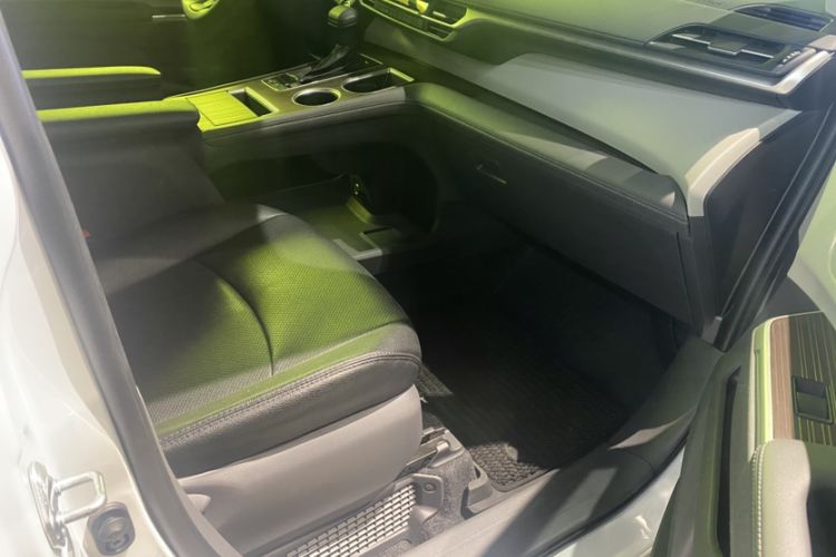 Used Toyota SIENNA 2023 2.5L Hybrid Comfort Edition Right Front Seat
