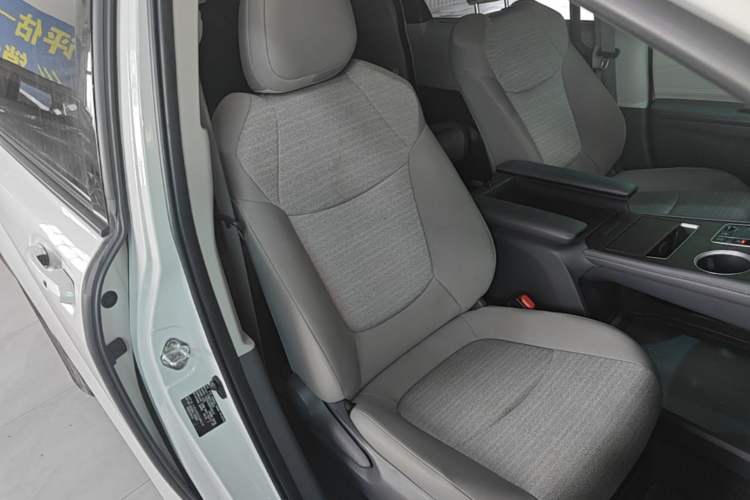 Used Toyota SIENNA 2023 2.5L Hybrid Comfort Edition Right Front Seat