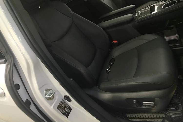 Used Toyota SIENNA 2023 2.5L Hybrid Ultimate Edition Right Front Seat